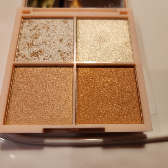 New Kinder Glow highlight palette - Picture 2 of 5